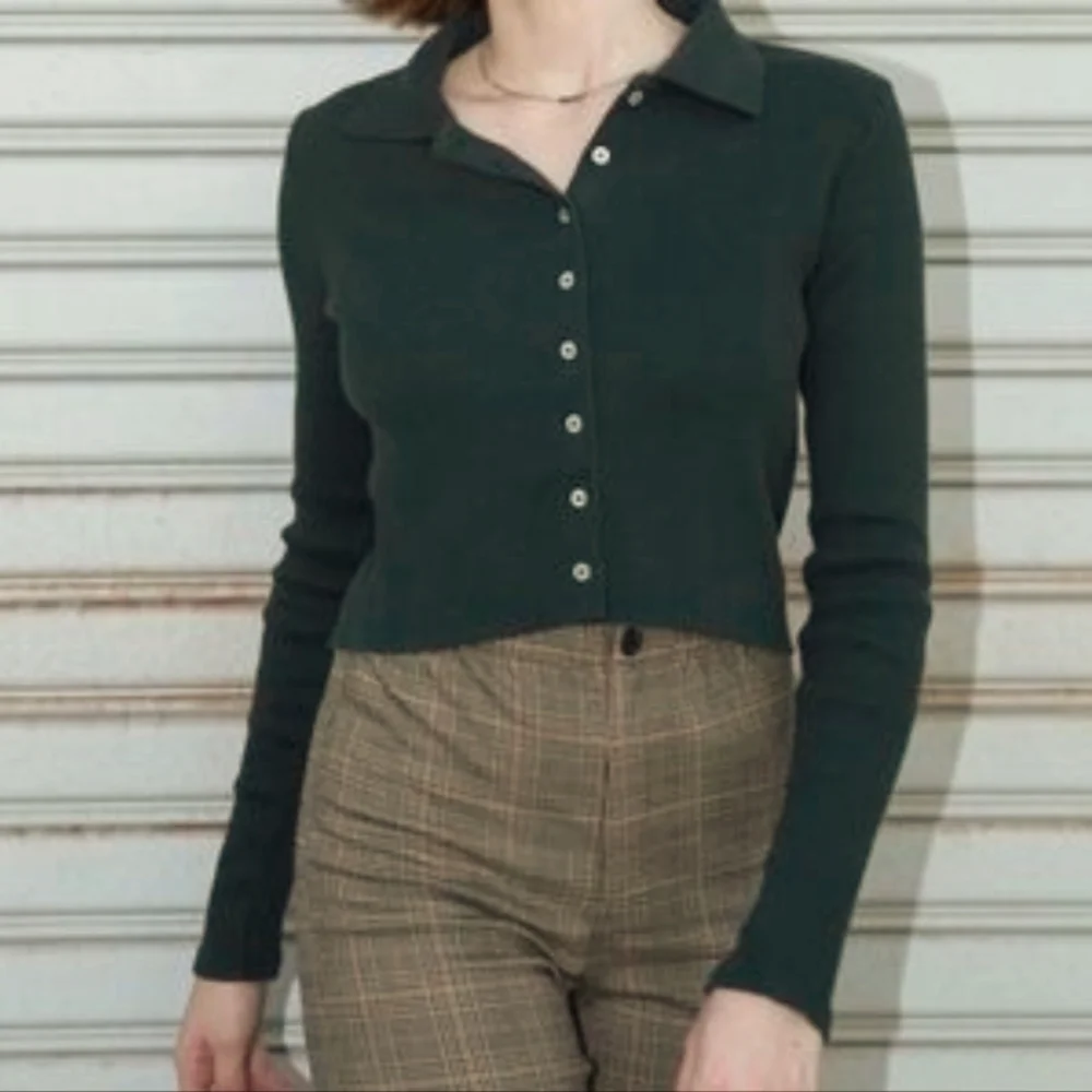 Brandy Melville Ribbed Long Sleeve Button Down Collared  Carolyne Top - Black - Picture 2 of 7